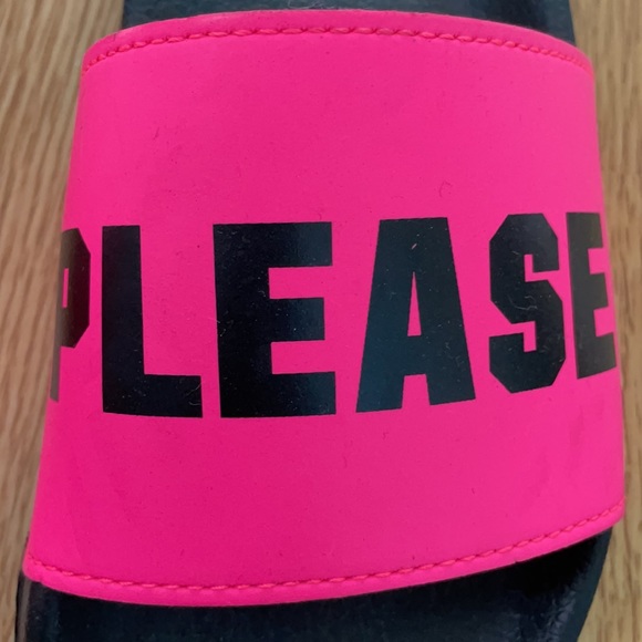 Pink Victoria’s Secret BEACH PLEASE slides - Picture 7 of 11